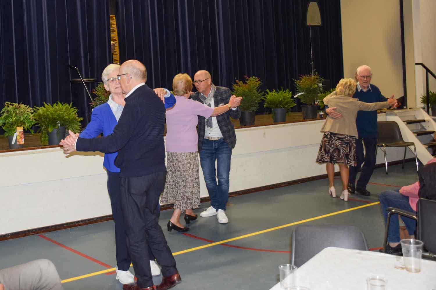 dansende ouderen peter de goede